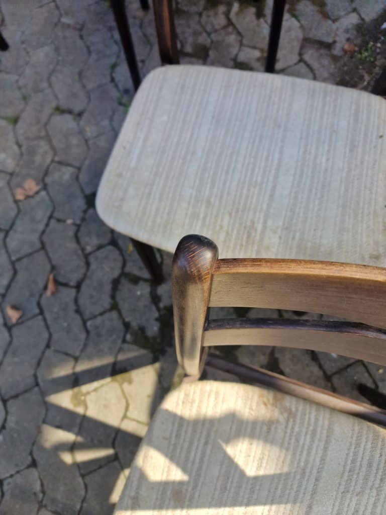 Fire spisestole i bejdset egetræ — billede 8
