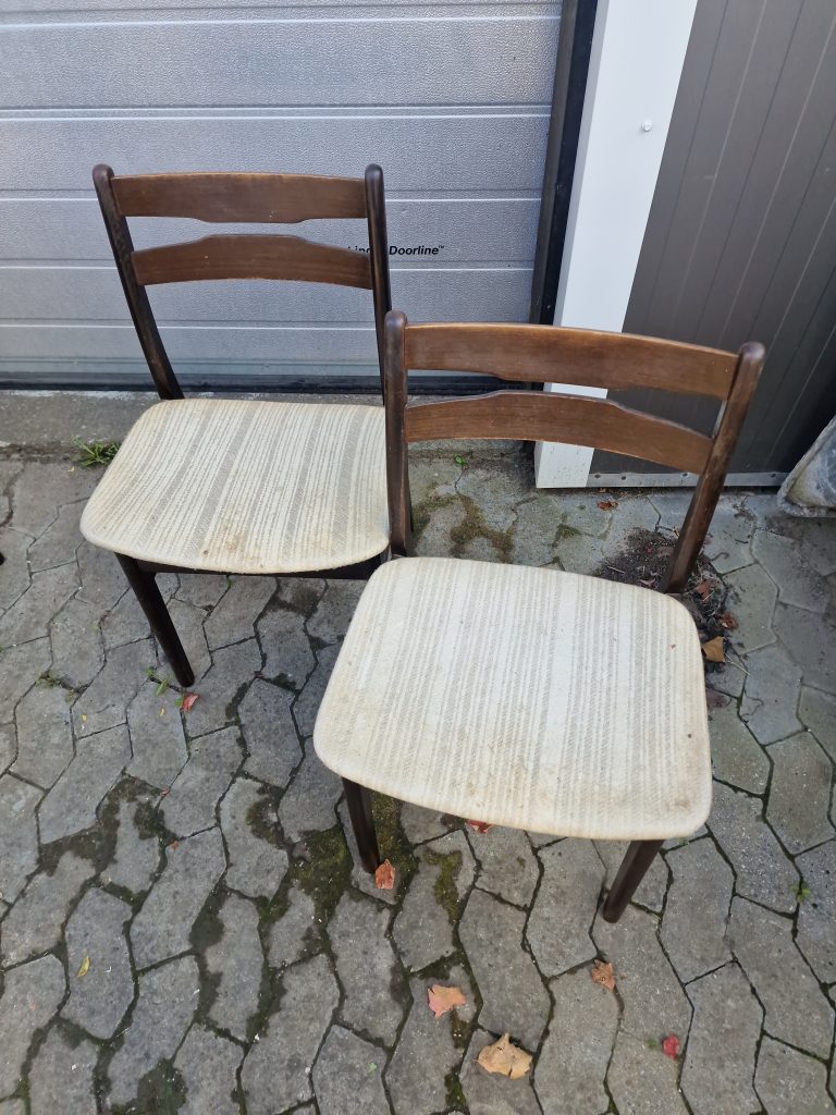 Fire spisestole i bejdset egetræ — billede 4