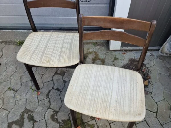 Fire spisestole i bejdset egetræ