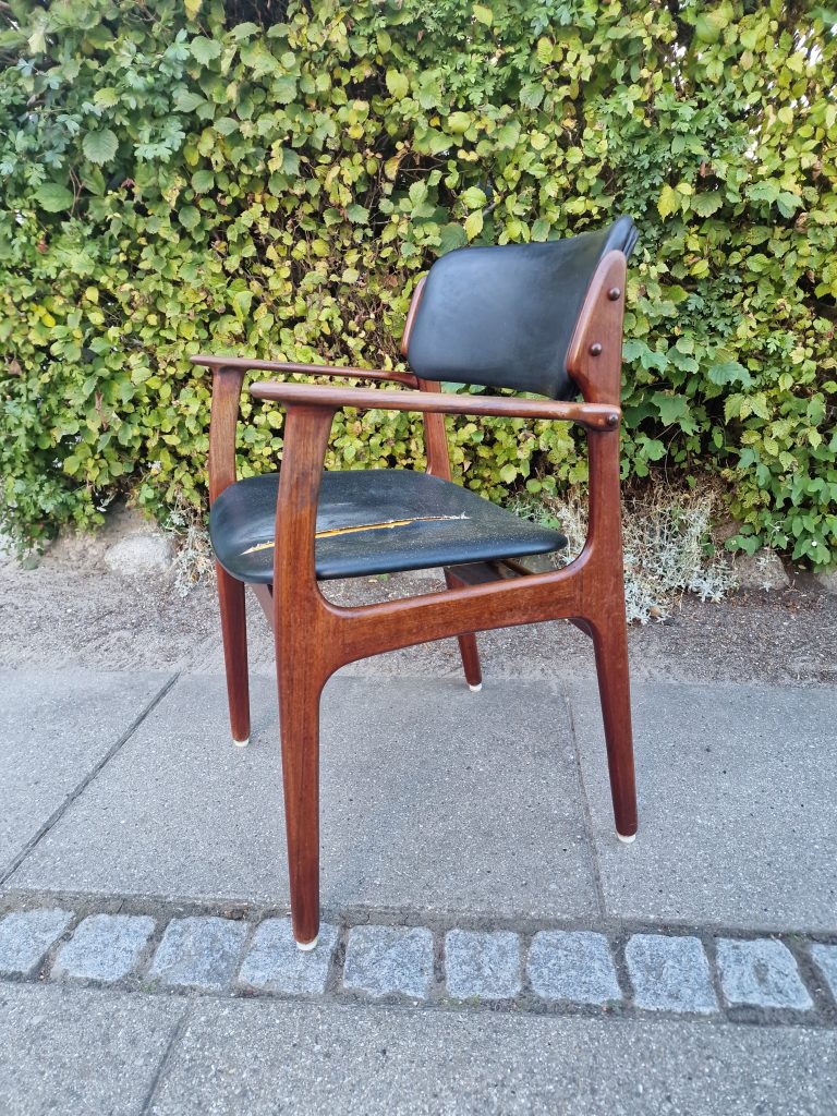 Erik Buch model 49 Armstol i massiv palisander, Erik Buch model 49 — billede 2