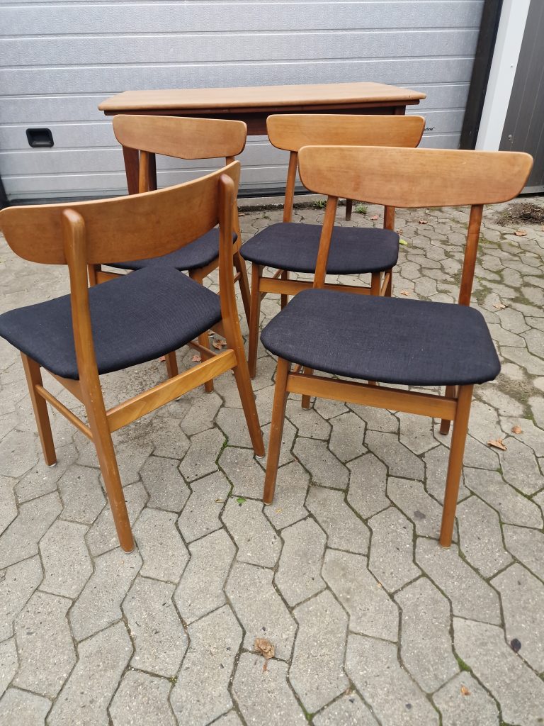 Mosbøl Fire spisestole med rygstykke af teak, Mosbøl — billede 3