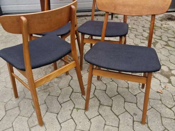 Fire spisestole med rygstykke af teak, Mosbøl