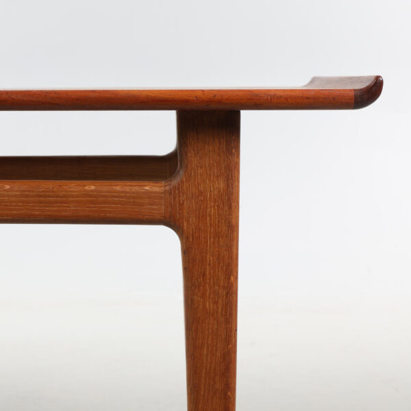Sofabord af teak og eg, ca. 1950.
