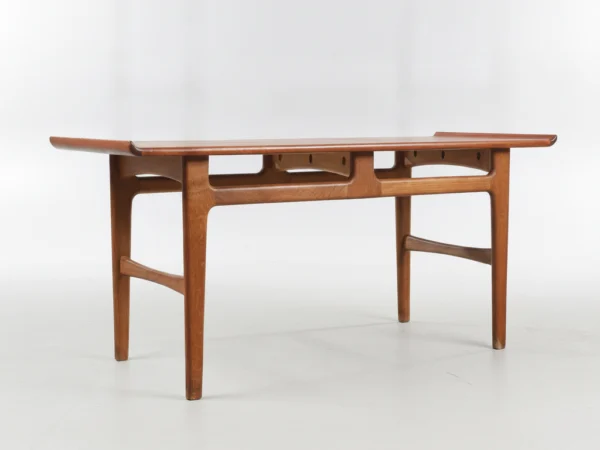 Sofabord af teak og eg, ca. 1950.