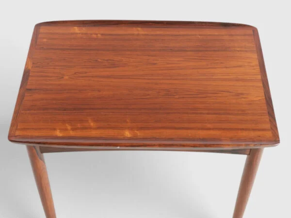 MØBELINTARSIA. Sofabord/sidebord af palisander, 1960’erne. Mærket.