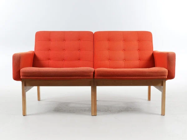 TORBEN LIND & OLE GJERLØV-KNUDSEN. France & Søn. To-personers “Moduline” sofa af eg, 1960’erne.