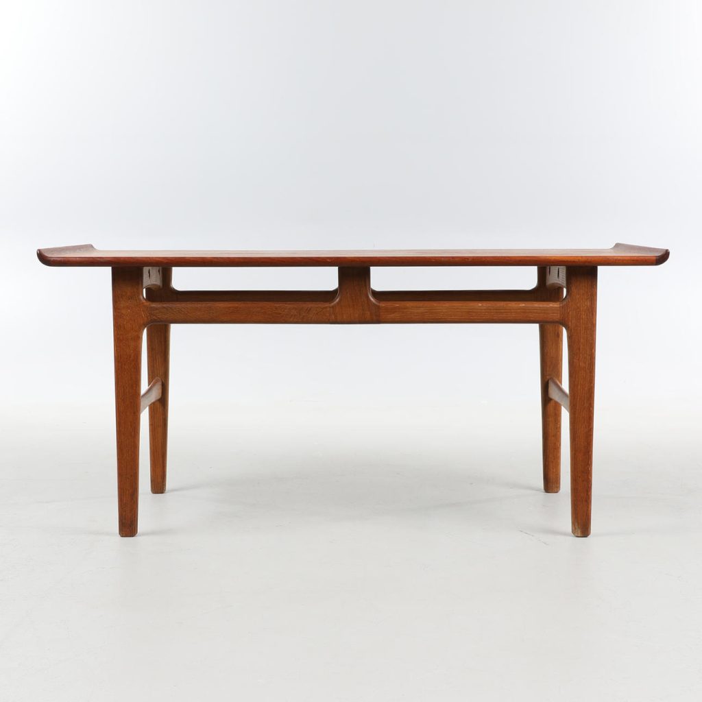 Illums bolighus Sofabord af teak og eg, ca. 1950. — billede 2