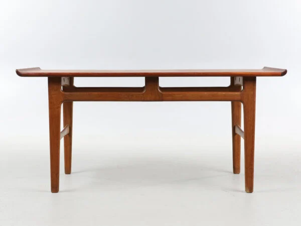 Illums bolighus Sofabord af teak og eg, ca. 1950. — billede 2