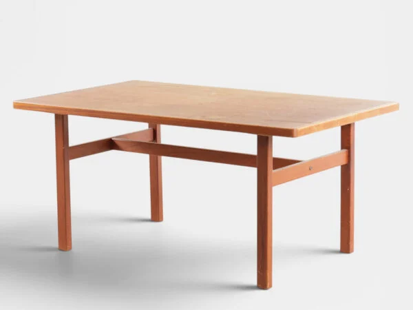 Sofabord af teak med rektangulær plade. Danmark, 1960’erne.