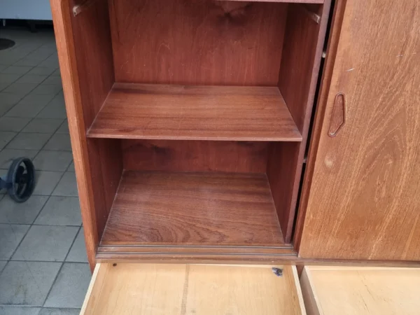 SKÆNK I TEAK FRA 60’ERNE, DANSK MØBEL DESIGN — billede 7