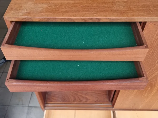 SKÆNK I TEAK FRA 60’ERNE, DANSK MØBEL DESIGN — billede 6