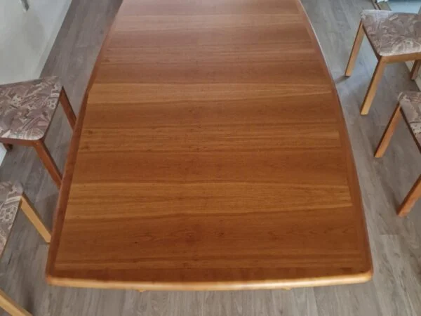 Spisebord bådformet kirsebær