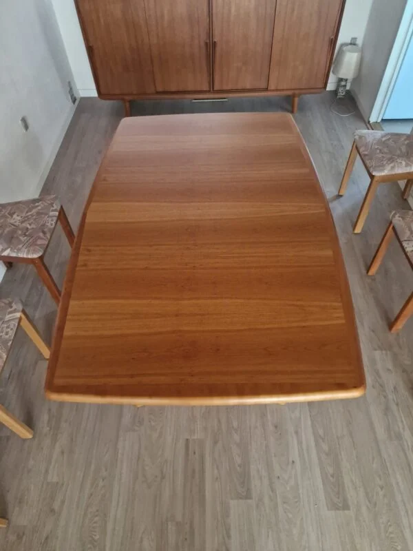 Skovby Spisebord bådformet kirsebær