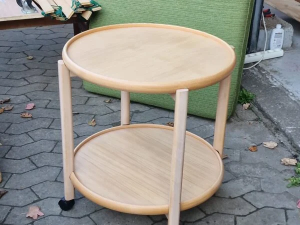 Rundt bakkebord i bøgetræ