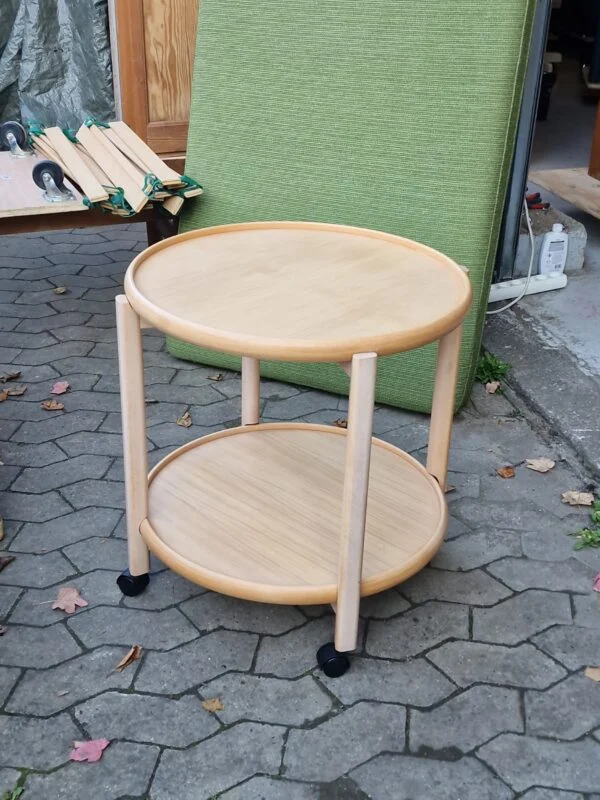 Rundt bakkebord i bøgetræ