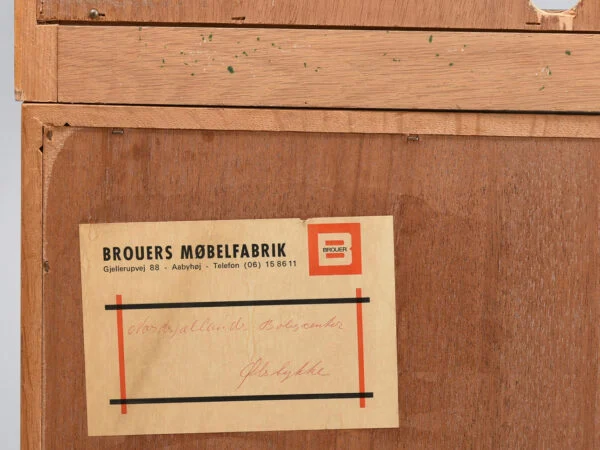 Brouers møbelfabrik LAV SKÆNK med hylder, Brouers møbelfabrik. Danmark, 1970’erne. — billede 11