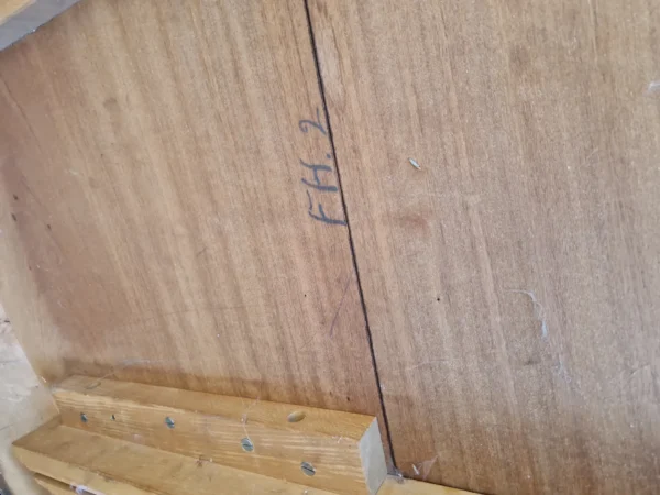 Rundt spisebord med tre tillægsplader