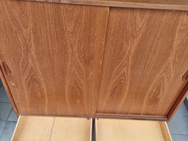 SKÆNK I TEAK FRA 60’ERNE, DANSK MØBEL DESIGN