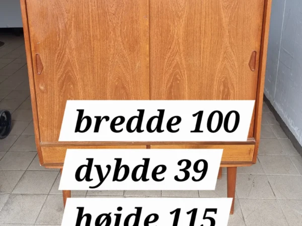 SKÆNK I TEAK FRA 60’ERNE, DANSK MØBEL DESIGN