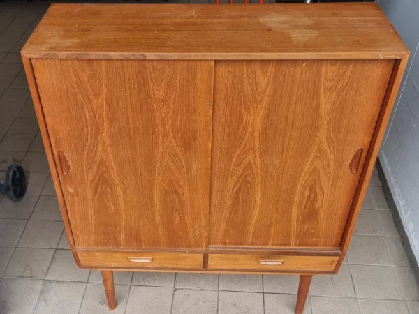 SKÆNK I TEAK FRA 60’ERNE, DANSK MØBEL DESIGN