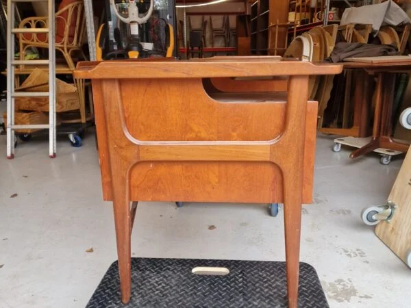 Svend Aage Madsen fritstående skrivebord i teak – Sigurd Hansens Møbelfabrik