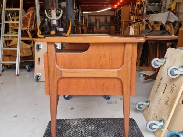 Svend Aage Madsen fritstående skrivebord i teak – Sigurd Hansens Møbelfabrik — billede 6
