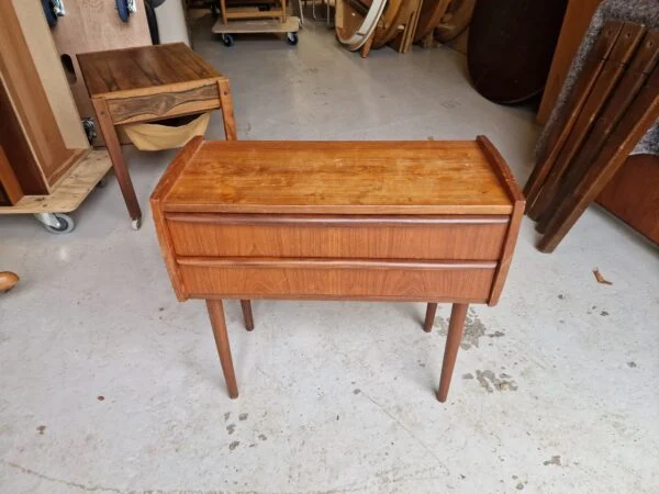Entrekommode i teak