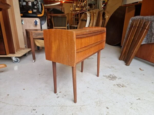 Entrekommode i teak