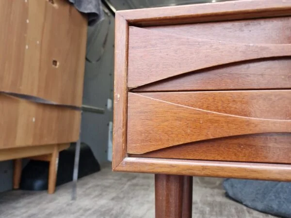 Smal NC kommode i lakeret teak — billede 9