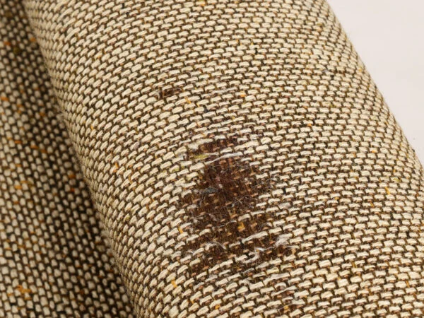 DANSK MØBELDESIGN. Et par lænestole i brutalistisk stil med stel af eg, betrukket med stribet uldstof, dansk møbelproducent, Danmark, 1960/70’erne, (2). — billede 7