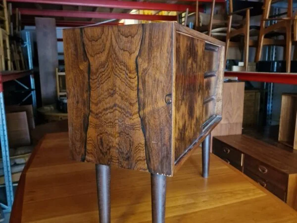 Lille kommode i palisander, “Steens art”