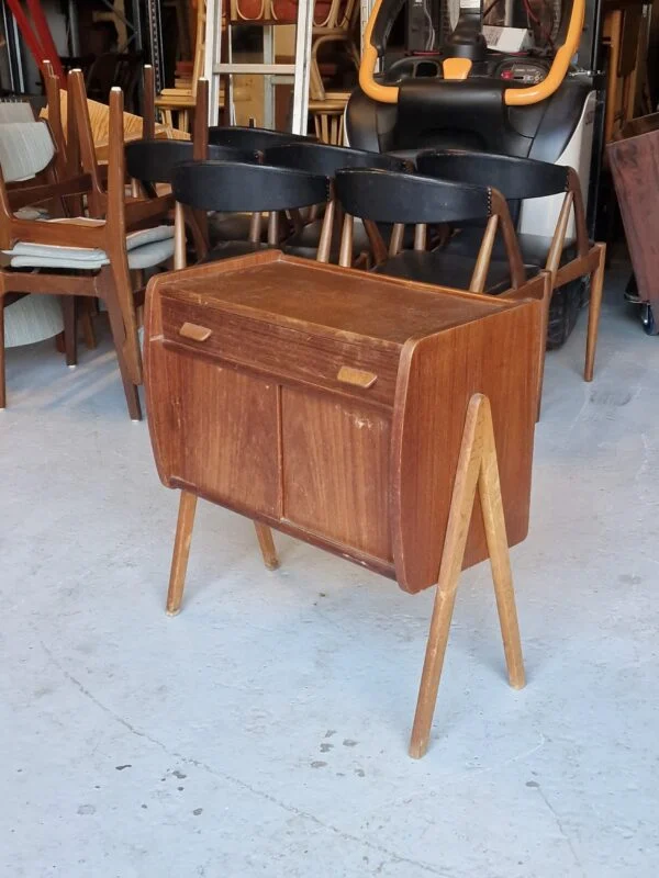 Kommode i teaktræ
