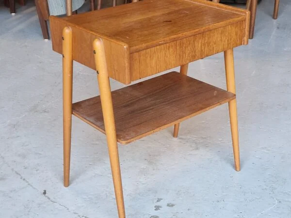 Natbord i teaktræ