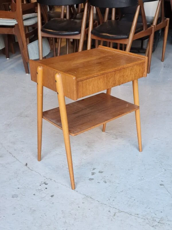 Natbord i teaktræ