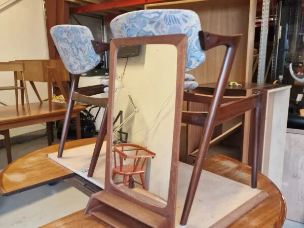 Spejl med hylde i teak