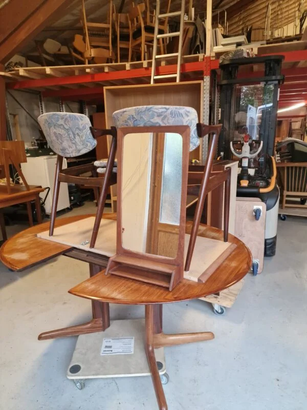 Spejl med hylde i teak
