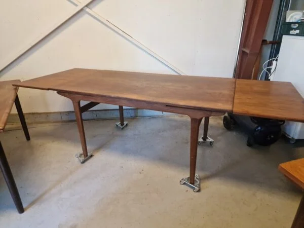 Teak spisebod med hollandsk udtræk