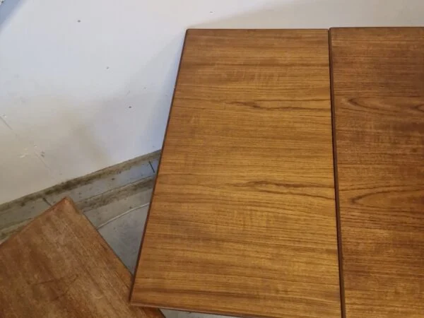 Teak spisebod med hollandsk udtræk