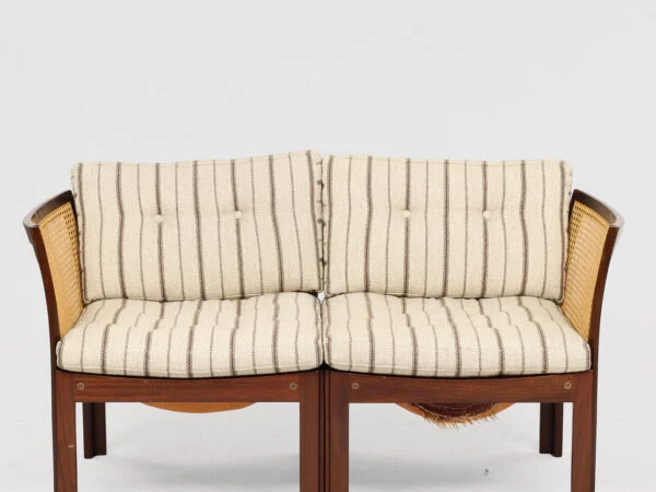 ILLUM WIKKELSO. To-pers. sofa samt lænestol af mahogni, ‘Model Plexus’. CFC Silkeborg, Danmark (2).