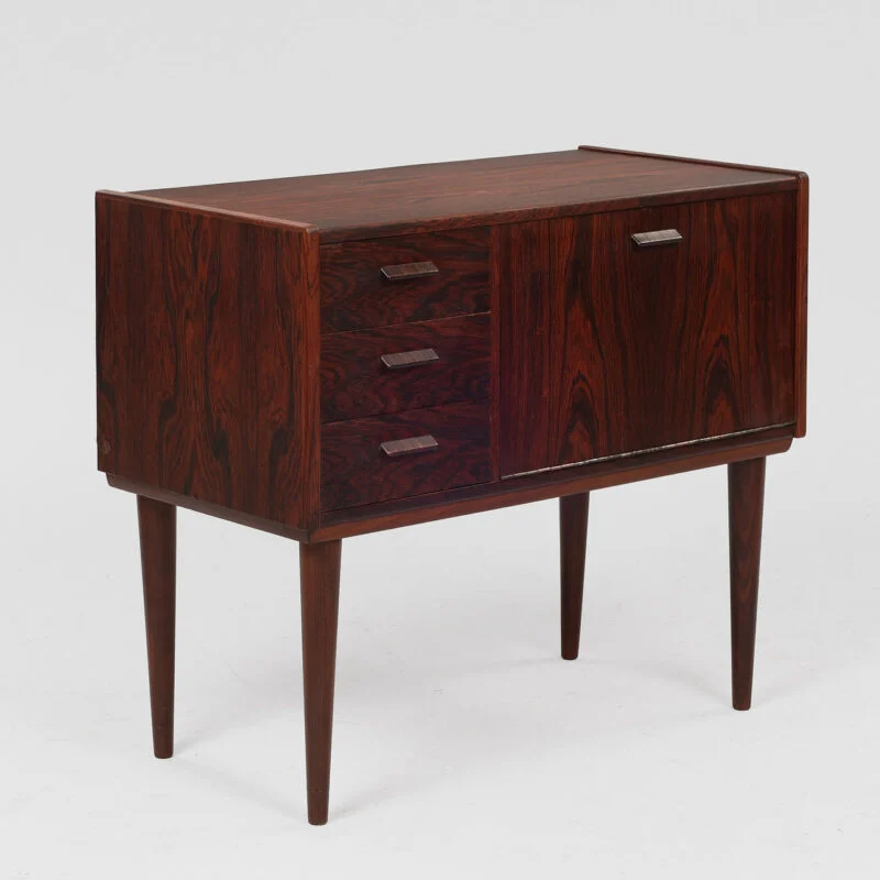 Dansk Design. Lille kommode af palisander. Danmark.