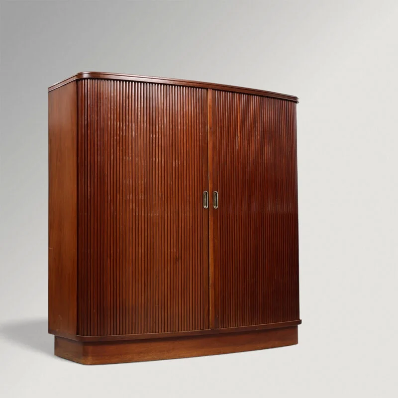 Jalousiskab af mahogni med buet front, 1940’erne, dansk møbeldesign.