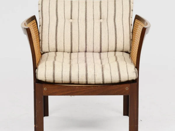 Illum Wikkelsø, CFC Silkeborg ILLUM WIKKELSO. To-pers. sofa samt lænestol af mahogni, ‘Model Plexus’. CFC Silkeborg, Danmark (2). — billede 10
