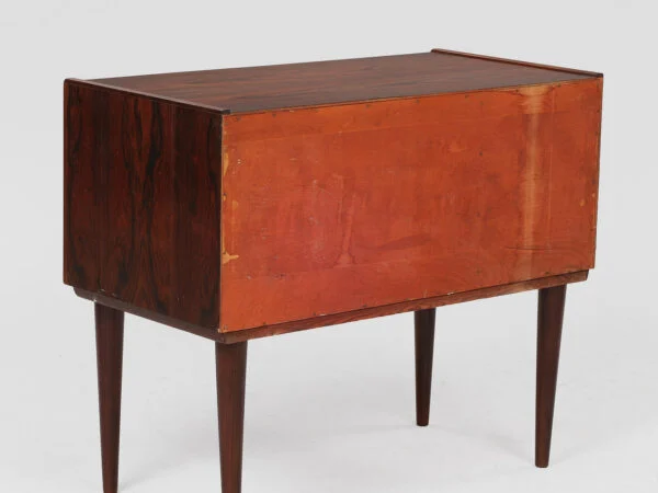 Dansk Design. Lille kommode af palisander. Danmark.