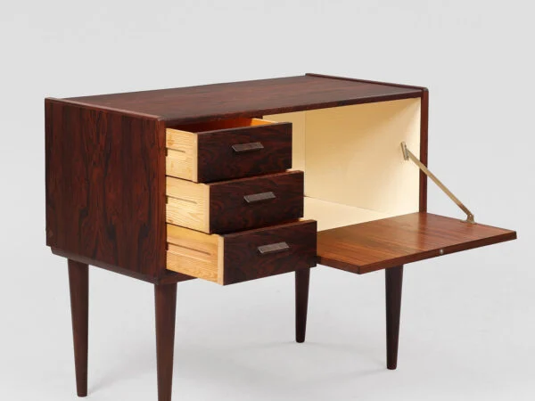 Dansk Design. Lille kommode af palisander. Danmark.
