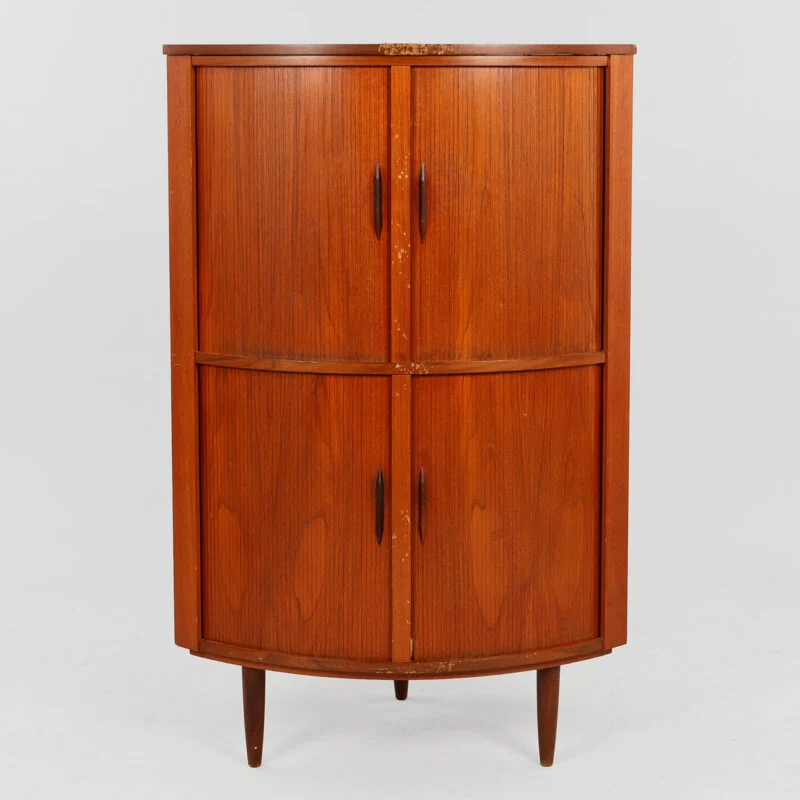 Hjørneskab af teak med jalousilåger, 1950-60’erne, Danmark.
